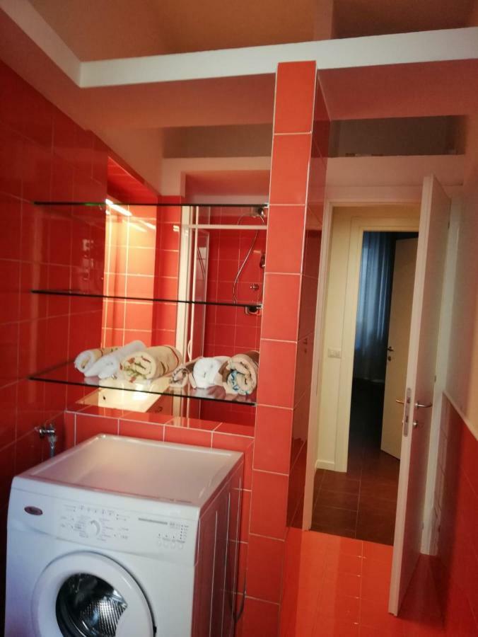 ノヴァーラDavide & Mary Friendly Houseアパートメント エクステリア 写真