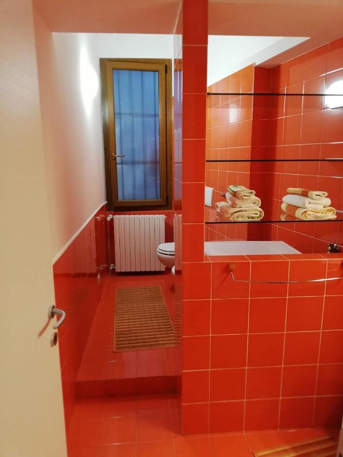 ノヴァーラDavide & Mary Friendly Houseアパートメント エクステリア 写真